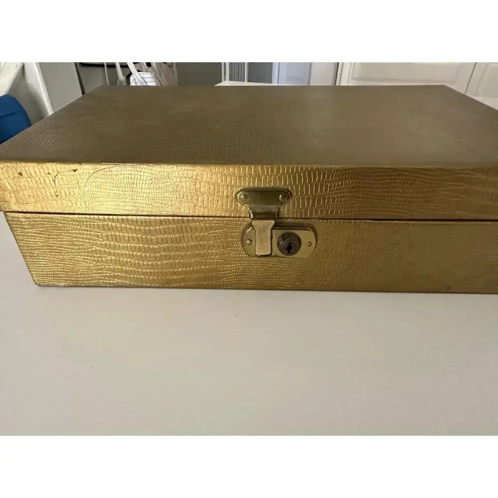 Vintage Faux leather gold jewelry box Made In USA - Picture 3 of 7